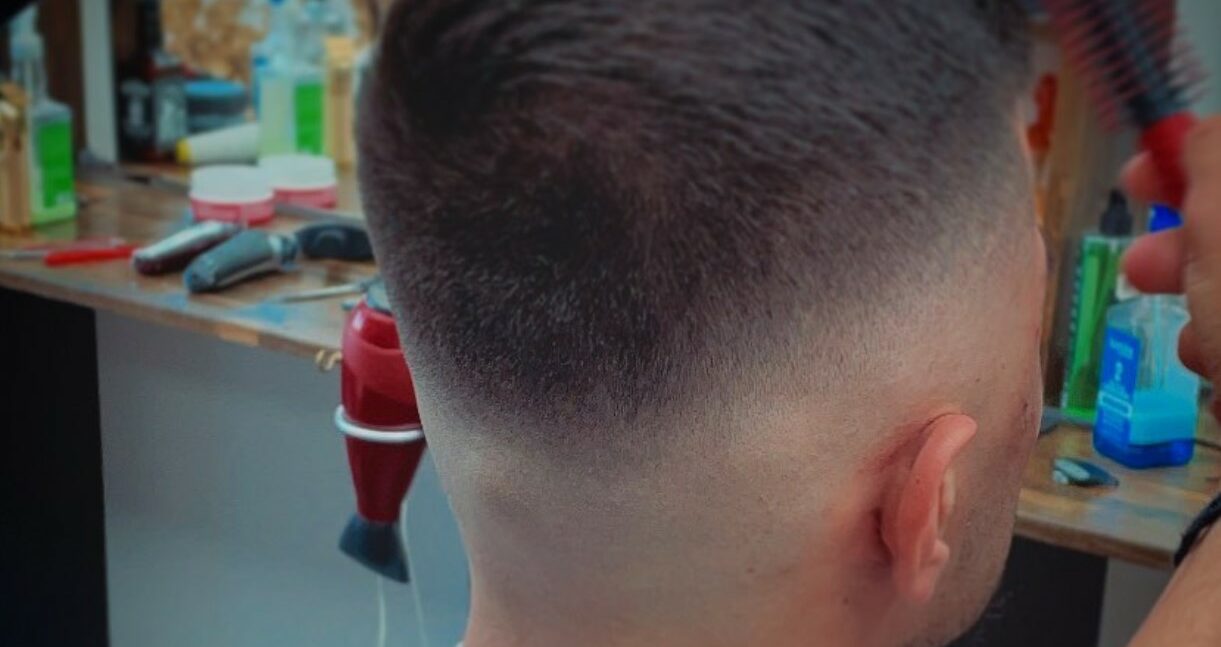 Professionell herrklippning på Legends Barbershop